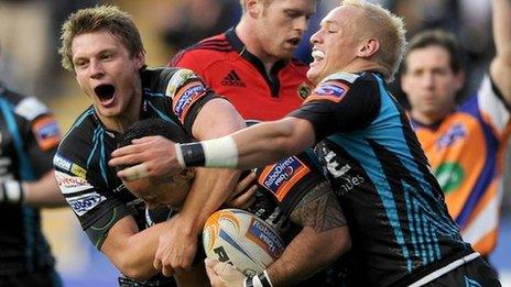 Dan Biggar and Hanno Dirksen show their appreciation for Kahn Fotuali'i's try