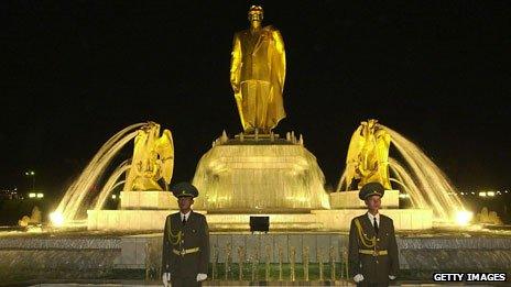 Statue in Ashgabat