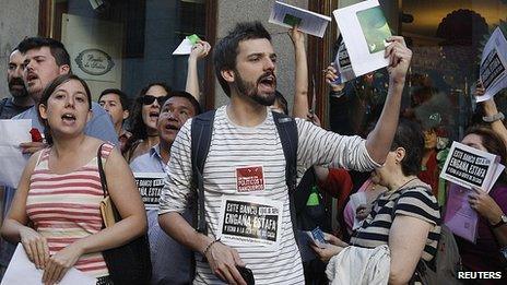 Protesters in 15-M movement, Madrid, 14 May 12