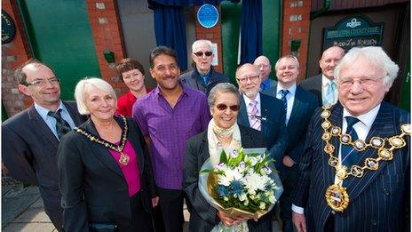 Naomi D'Oliveira and Shaun D'Oliveira join Rochdale councillors to unveil a Basil D'Oliveira plaque