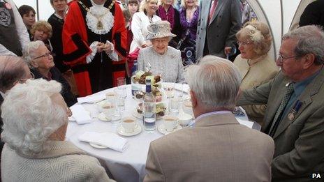 The Queen has tea with couples celebrating their 60th wedding anniversaries