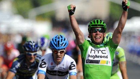 Britain"s Mark Cavendish (R) celebrates on the finish line on the famous Champs-Elysees avenue and last stage of the 2011 Tour de France