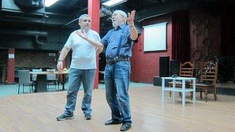 Actors rehearse in Patua