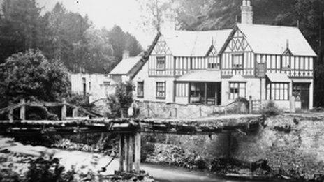 The chain bridge and inn c1870