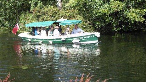 Dedham-Flatford waterbus