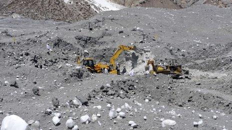 Pakistani military personnel use heavy machinery as they search for avalanche victims during an ongoing operation at Gayari camp near the Siachen glacier on April 18, 2012.