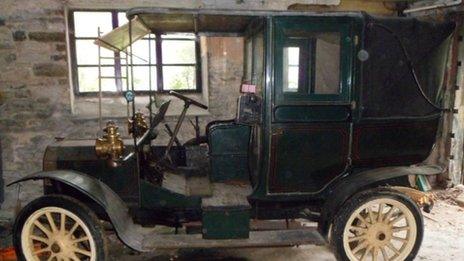 1910 Panhard-Levassor in barn