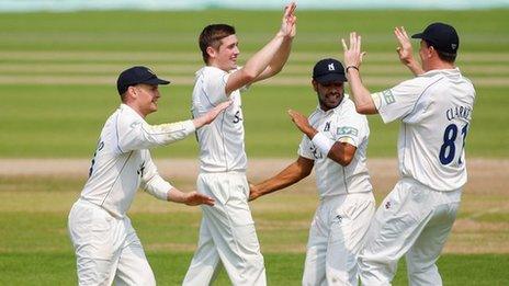 Warwickshire celebrate a wicket