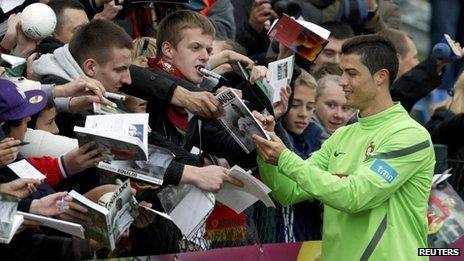 Cristiano Ronaldo signs autographs for Portugal fans in Poland (5 June)