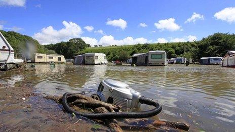 Maes carafannau Riverside, Llandre, Ceredigion