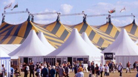 Maes yr Eisteddfod, Dinbych, 2001