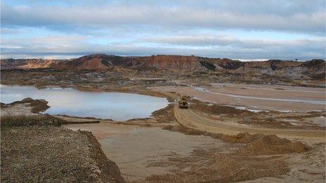 Mining in Huepetuhe