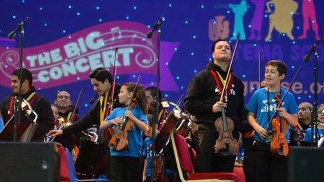 The Simon Bolivar Orchestra played alongside Raploch's Big Noise children