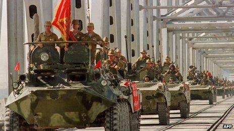 Soviet troops withdraw from Afghanistan in 1988