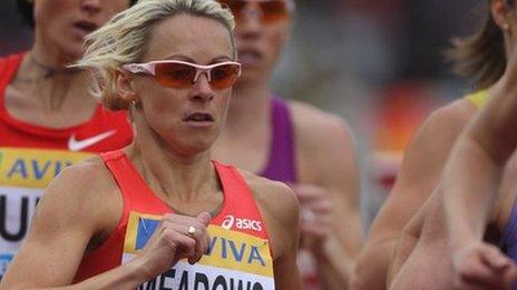 Jenny Meadows battles for position in the Aviva Grand Prix