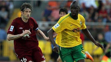 Lacina Traore (R)