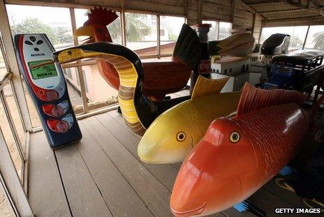 Ghanaian coffins in the shape of fish and a mobile phone