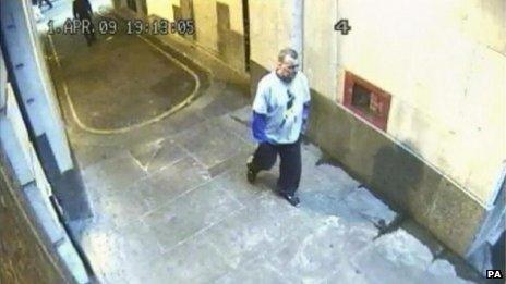 CCTV image of Ian Tomlinson on 1 April 2009