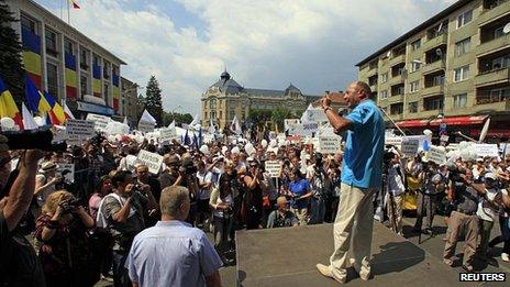 Romania's suspended President Basescu with supporters in Cluj-Napoca, 14 Jul 12