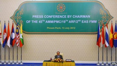 Cambodian Foreign Minister Hor Namhong speaks during a press conference held at the end of the 45th Annual Ministerial Meeting of Asean in Phnom Penh, 13 July 2012