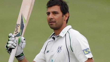 Vikram Solanki will join Surrey from Worcestershire at the end of the season