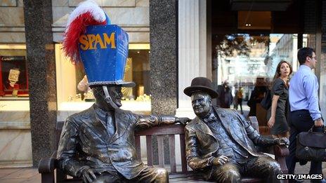 Franklin Roosevelt and Winston Churchill statues in Bond Street