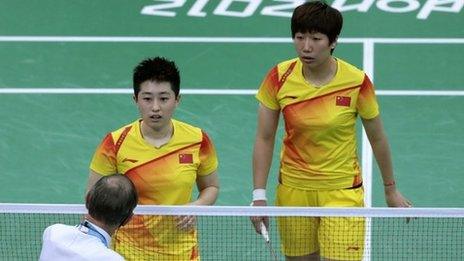 Fans jeer badminton players for 'not trying'