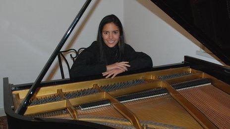 Mahani Teave, concert pianist from Easter Island