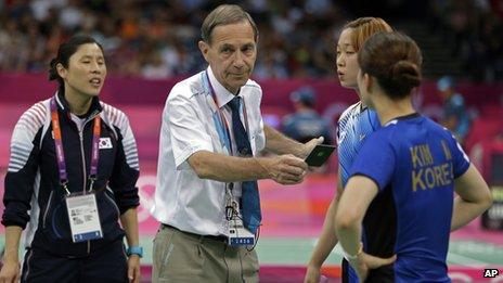 Head badminton referee Torsten Berg, center left, issues a black card to South Korea's Ha Jung-eun and Kim Min-jung (right)