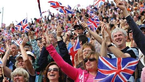 A crowd estimated at 100,000 witnessing Alistair Brownlee's triathlon victory in Hyde Park on Tuesday