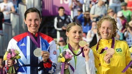 Samantha Murray picks up her mondern pentathton silver medal