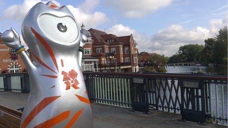 Olympic mascot Wenlock on Eton Bridge