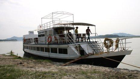 Dolphin survey vessel