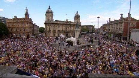 Crowds in Hull