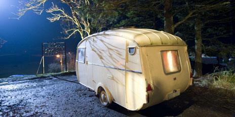 A caravan in darkness