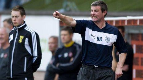 Dundee manager Barry Smith