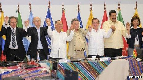 Unasur foreign ministers join hands after issuing the declaration in Guayaquil