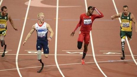 Jonnie Peacock wins gold