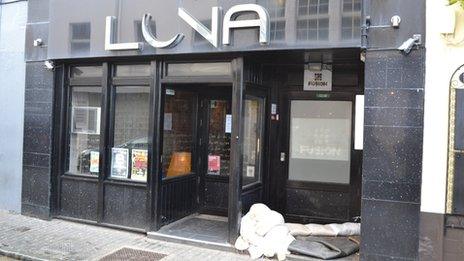 Luna Bar