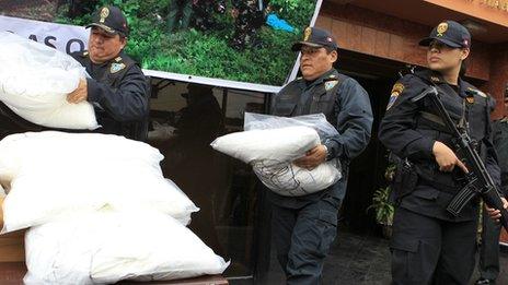 Police officers display confiscated cocaine packages before a presentation to the media at a police station in Lima, Peru (26 September 2012)