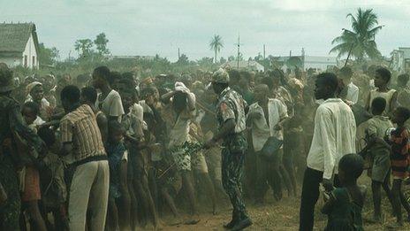 Biafran army soldiers and captives - May 1967