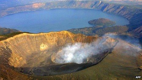 The Ilamatapec volcano in front of Lake Coatepeque