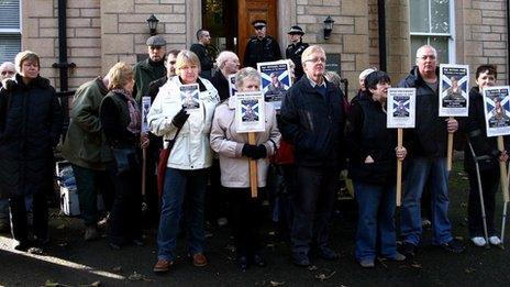 Protest at court