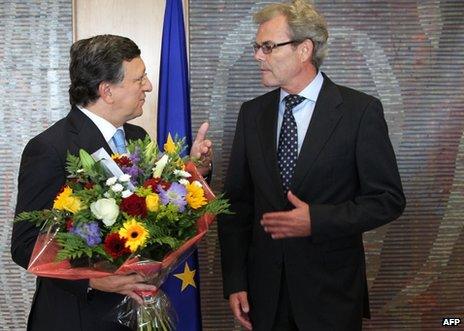 EU Commission President Jose Manuel Barroso (L) receives flowers from Norway's Ambassador to the EU, Atle Leikvoll, in Brussels, 12 October