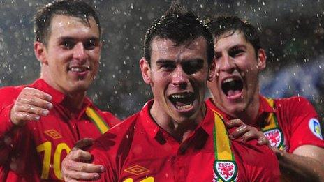 Aaron Ramsey and Ben Davies help Gareth Bale celebrate his winner against Scotland