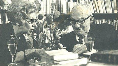 Esther Hoffe and Max Brod 1968 (Photo courtesy of Eva Hoffe)