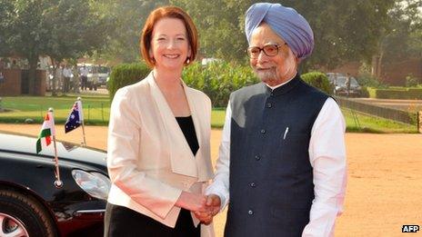 Indian Prime Minister Manmohan Singh (R) shakes hands with Australian Prime Minister Julia Gillard at the presidential palace at Rashtrapati Bhavan, in New Delhi on October 17, 2012.