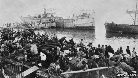 Greek people fleeing from Izmir (then Smyrna) by sea in 1922