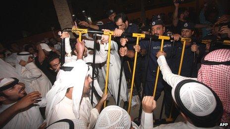 Opposition protesters clash with security forces in Kuwait City (15 October 2012)