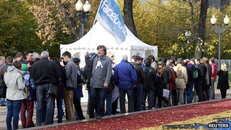 People queue by a polling station in Moscow to take part in a vote to elect a Coordinating Council of the Russian opposition movement